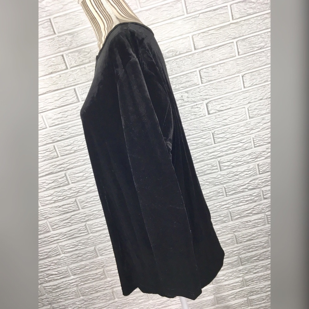 Avenue Black Velvet Top w/Keyhole - Picture 6 of 7